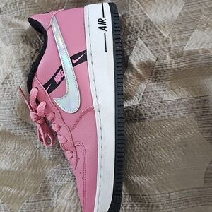 Nike pink and red tennis / sneakers (size 6Y kid / size 8 women). Great shape.